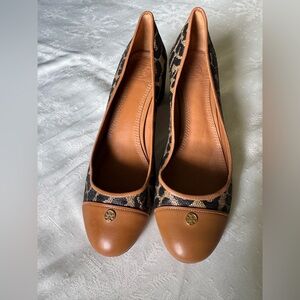 Tory Burch Tan and Black Flats Size 8M